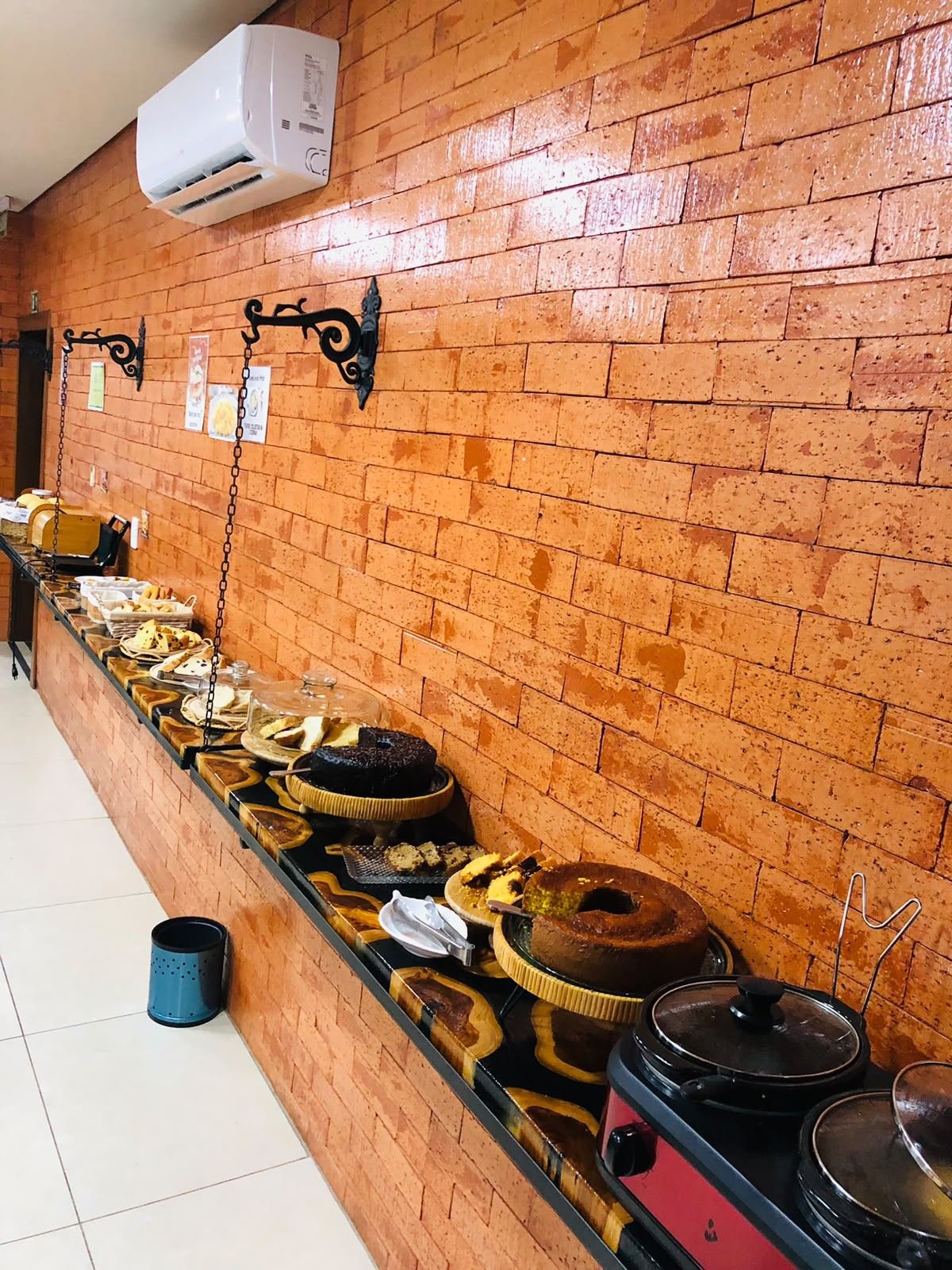 Bolos e doces do café da manhã do Hotel Amazonas